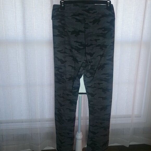 PINK BY VICTORIA SECRET Cross Waist Flair (Yoga) Camo Pants XL - Picture 3 of 8